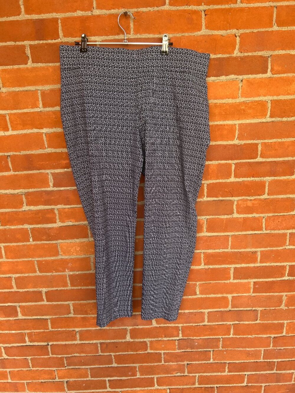 Signature Slimming CJ Banks Navy Dot Print Capri Pants 18W Never Worn
